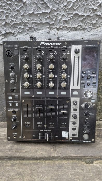 Pioneer DJM-750 — професійний DJ-мікшер
