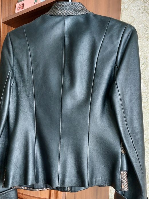 Женская кожаная  куртка