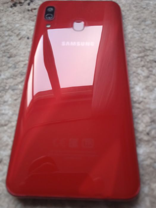 Телефон СамсунгА 30 .3100 гривень