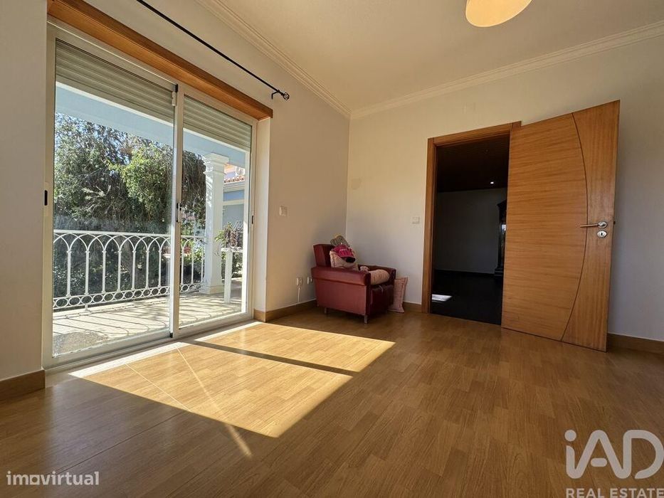 Moradia isolada T4 em Serra e Junceira de 204,5 m2