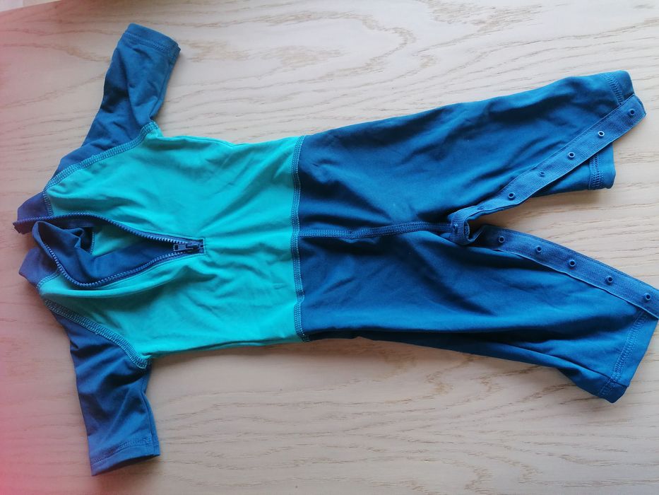 Fato Banho Bebé Novo 6-9 meses