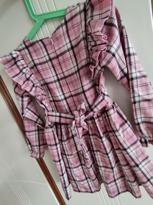 Sukienka w kratę dla dziewczynki