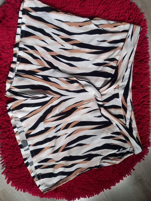 Spodenki szorty Bonmarché roz 42 roz 20 roz XL cieniutki