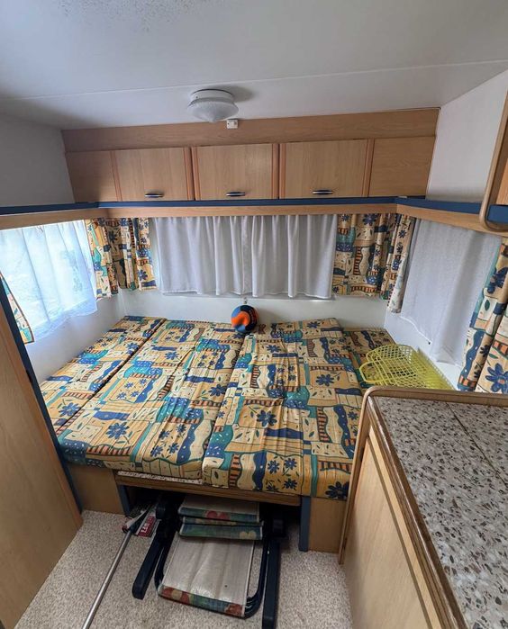 Caravana portuguesa com avançado 10m2, equipada e com documentos legais