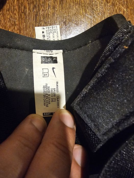 Proteção ao gêmeos ou caneleira Nike