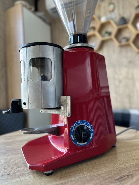 Кавомолка червона італійська автоматична Mazzer Meste luigi
