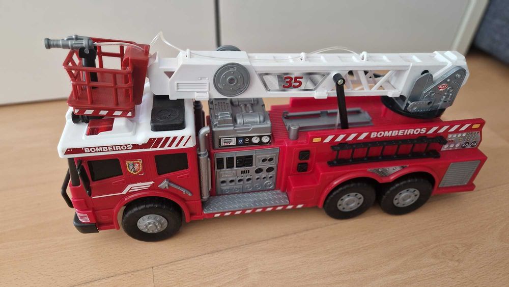 Camião de bombeiros (Dickie Toys)
