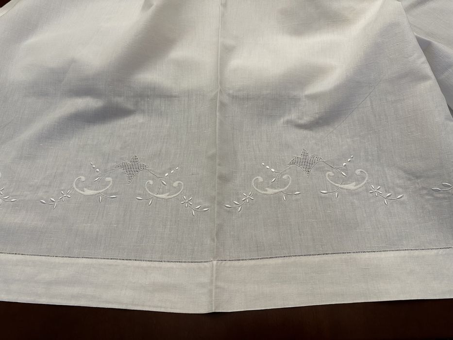 Lençol em Linho Bordado á Mão e com Ajour + Almofadas