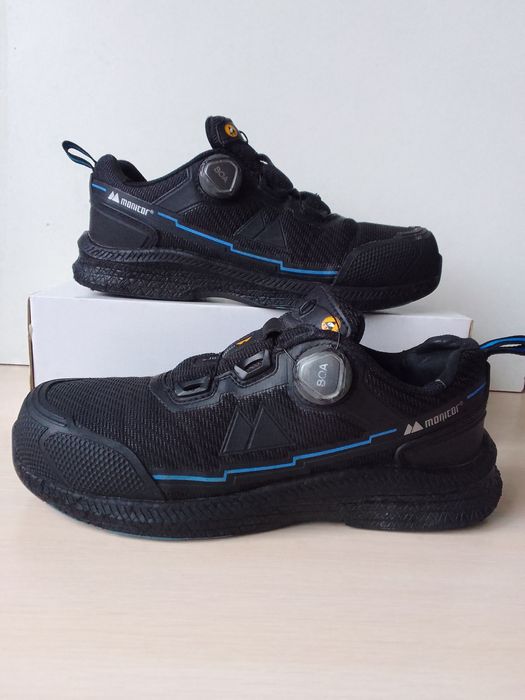 Кросівки міцні  40 розмір