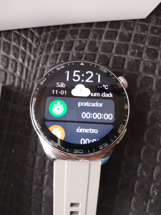 Smartwatch novo a estrear com duas pulseiras
