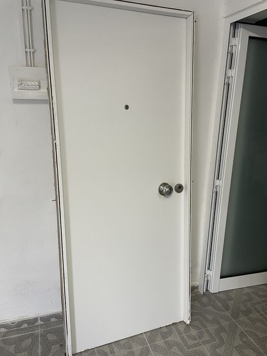 Porta de entrada blindada branca 205x85