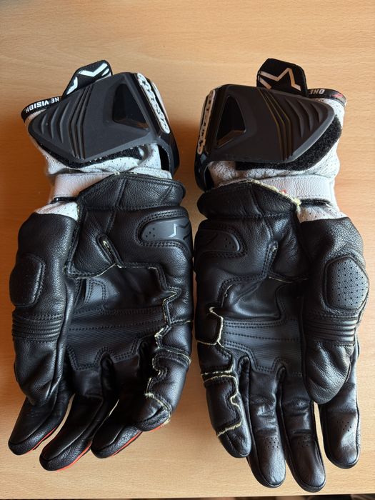 (2 artigos) Fato de 2 peças Alpinestars GP FORCE + Luvas GP PRO R4