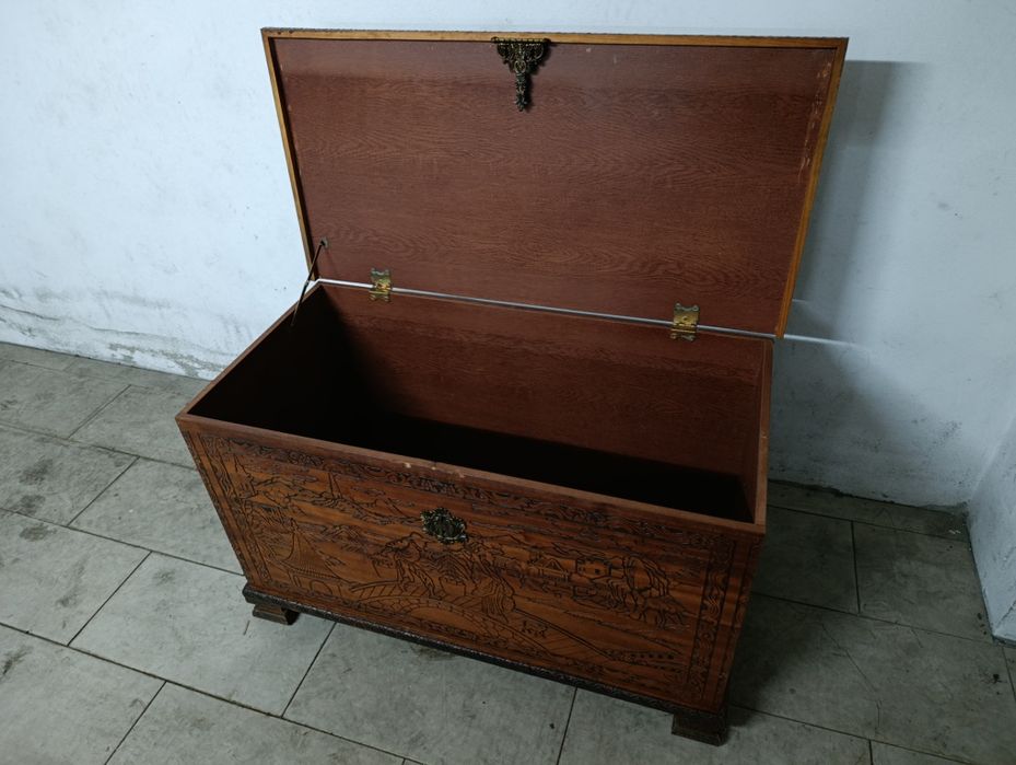 Arca em madeira para arrumação