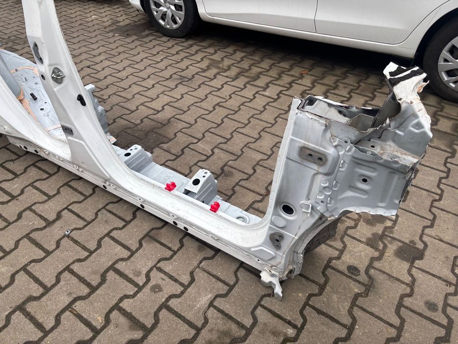 Ćwiartka bok prawy próg błotnik tył Toyota Aygo X