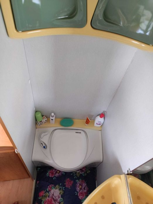 Alvéolo com Roulote Caravelair, avançado e cozinha(Campismo Furadouro)