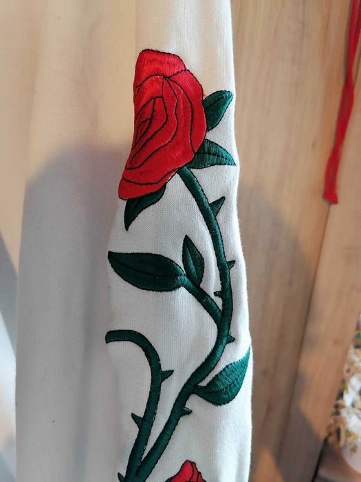 Męska biała bluza z różami