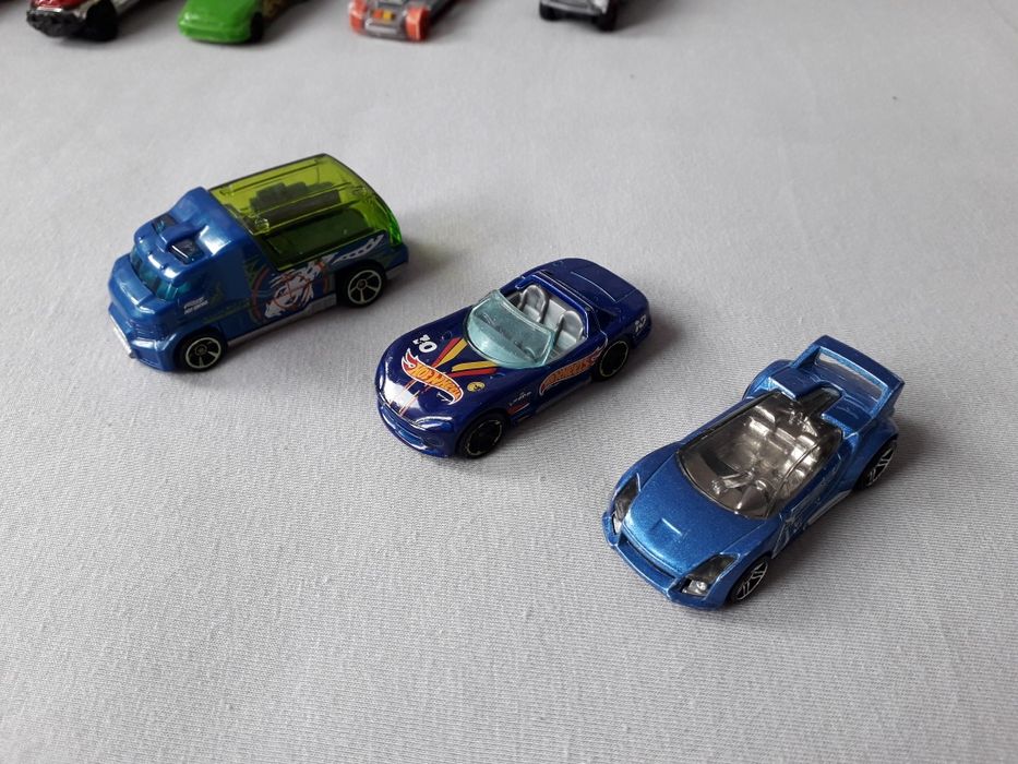 Samochodziki Hot Wheels 15 aut