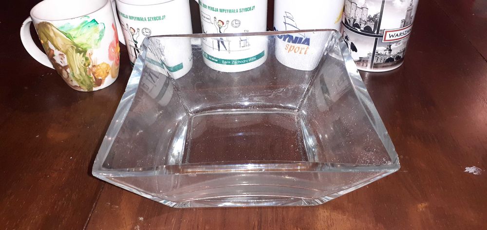 kubki pięć sztuk  + misa szklana