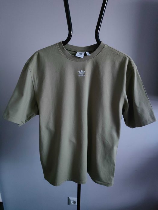 świetny  t-shirt ADIDAS stan idealny