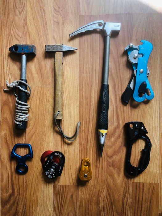 Альпинистское, скалолазное снаряжение карабины