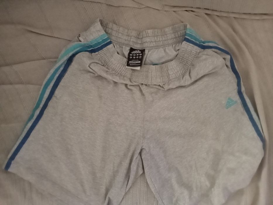 Calçoes cinzentos adidas