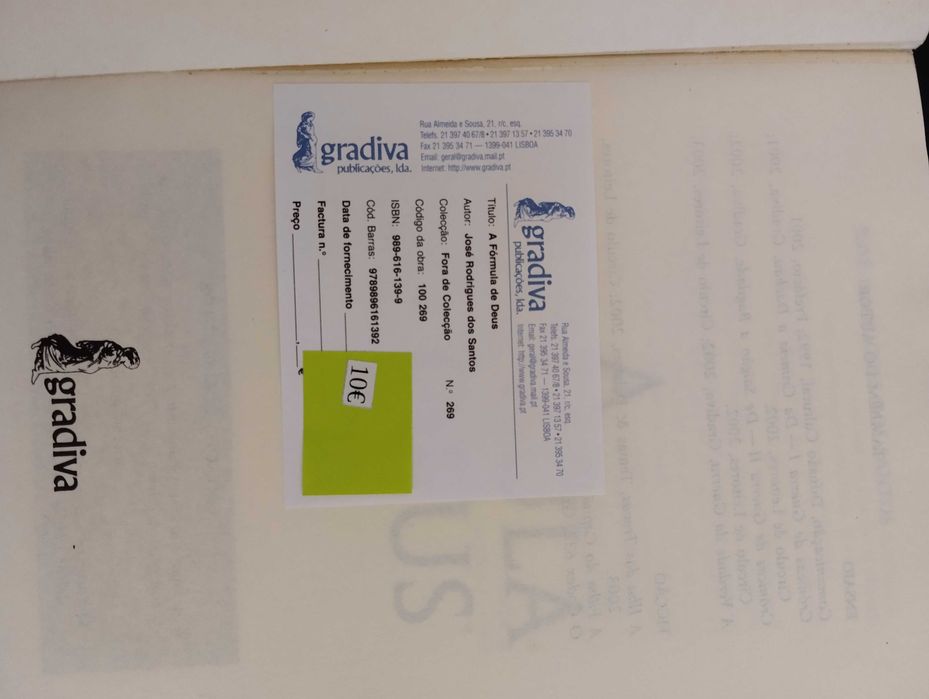 Dois livros.  Em bom estado.