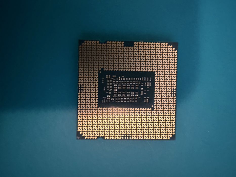 Vendo: Gigabyte B560M DH3 / i3 10105F /32Gb Ram