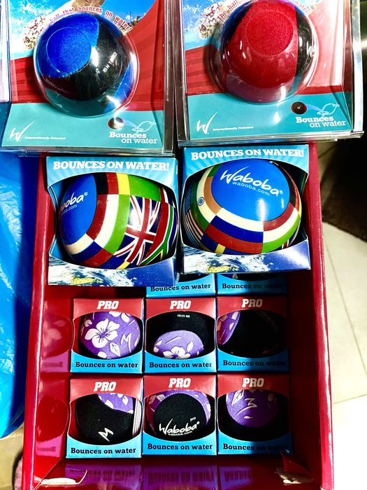 Bolas que saltam na água