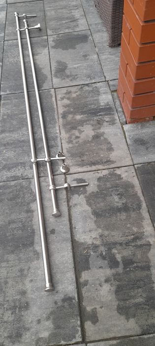 Sprzedam  2 karnisze