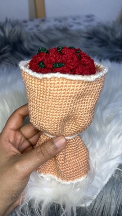 Buquê Reversível em Croché que Vira Urso com Coração