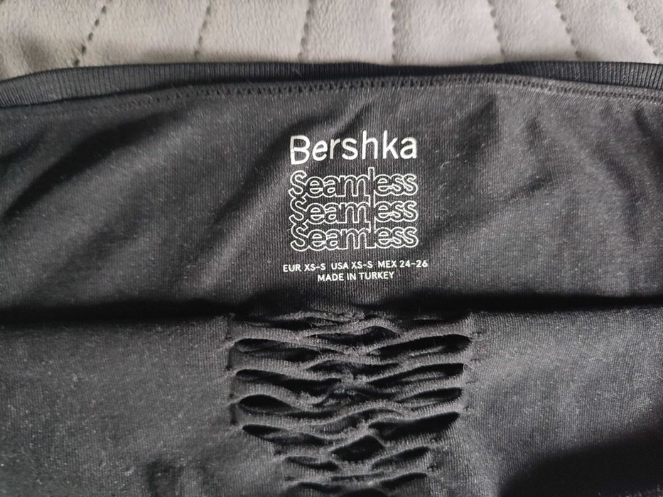 Top czarny Bershka - XS/S
