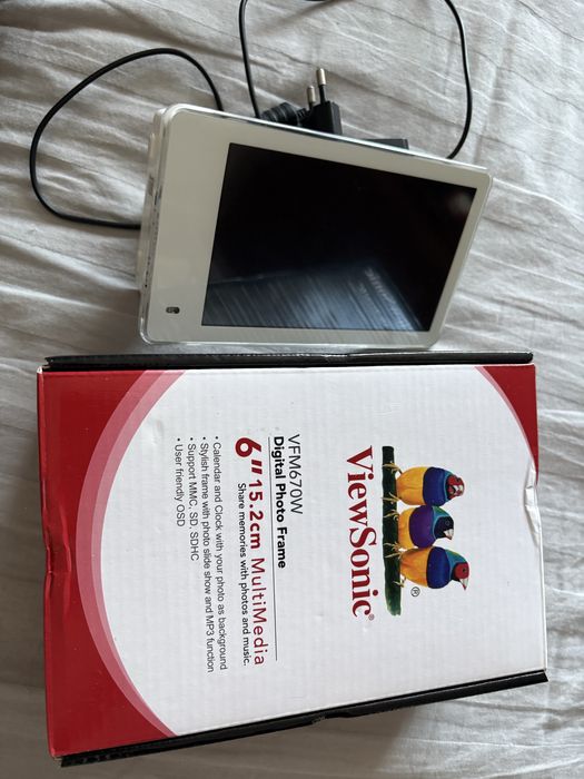 Цифрова фоторамка viewsonic VFM670W