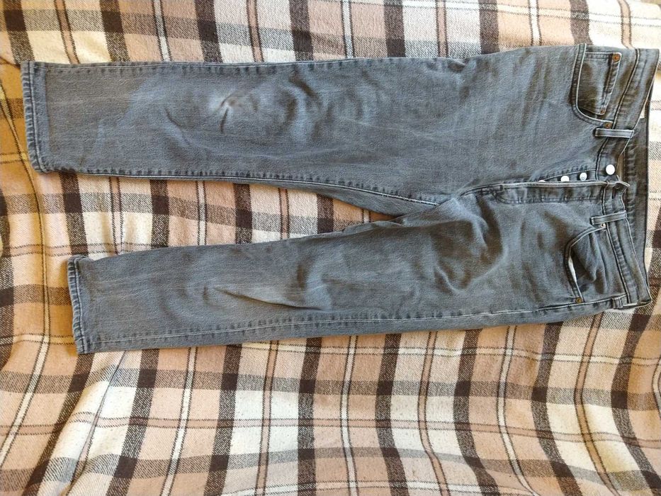 Серые джинсы Levis 501, размер 30