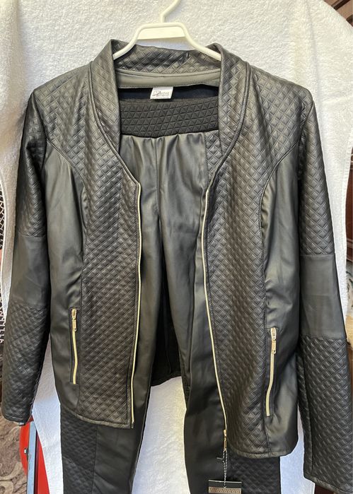 Продам костюм жіночий 46