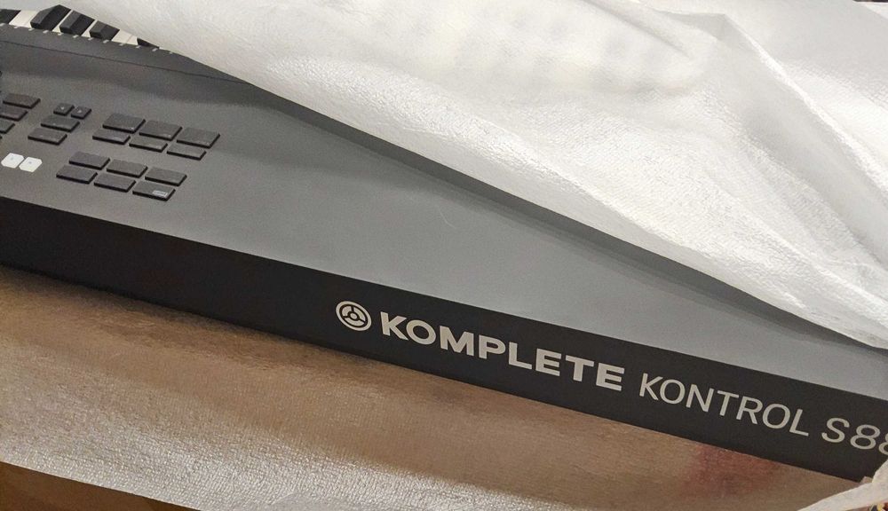 Native Instruments Komplete kontrol S88 Mk2 como novo (1 semana) com garantia