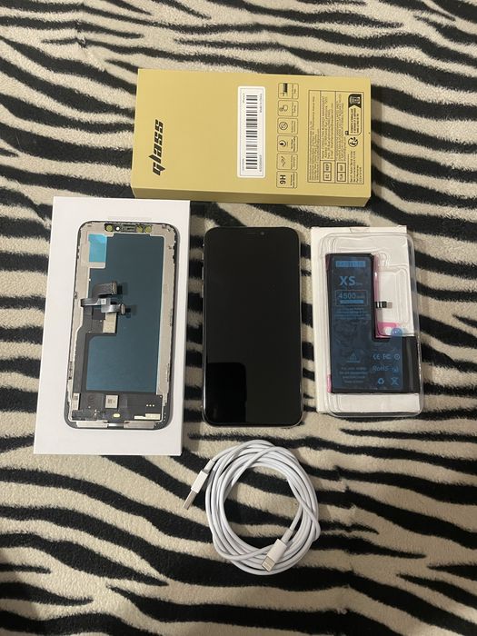 Продам iPhone XS  64gb