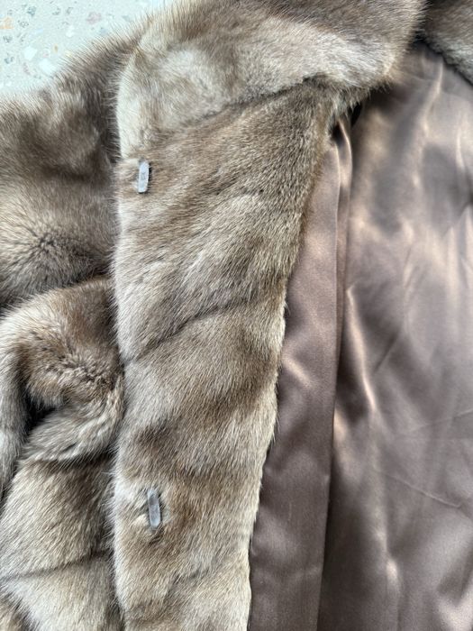 Норкова шуба женская