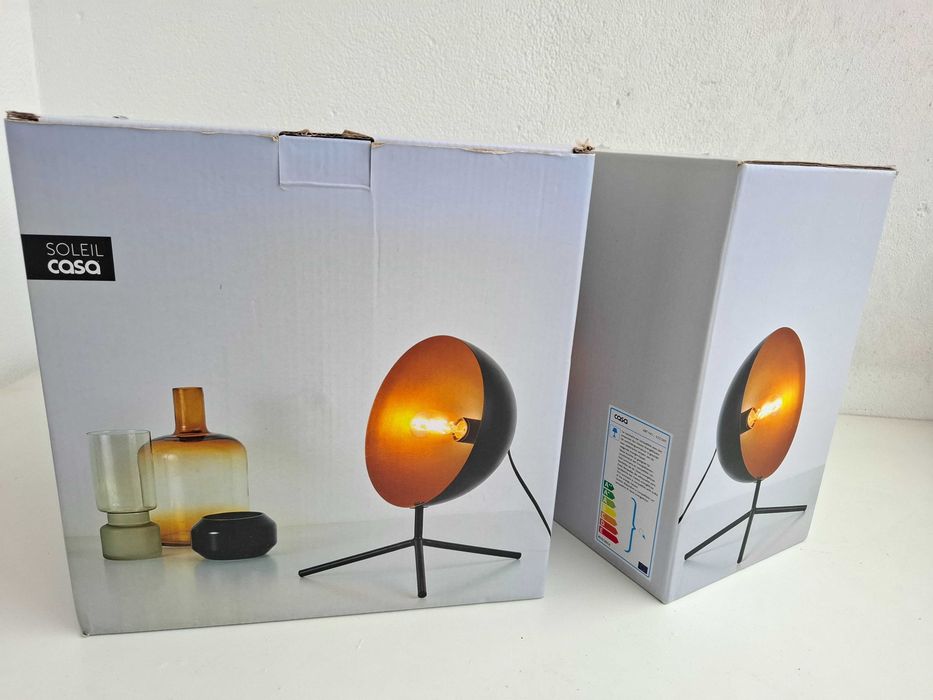 Par de Candeeiros de mesa em metal dourado e preto