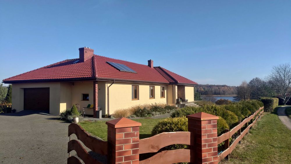 LakeHouse Iława. Dom z linią brzegową na wynajem.