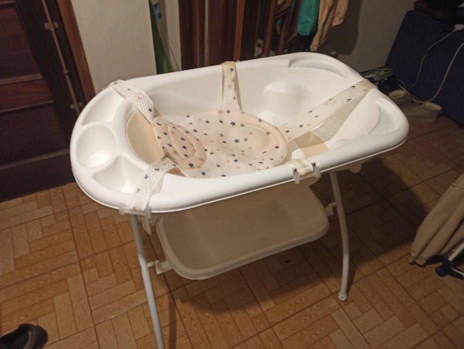 Banheira de bebe com suporte