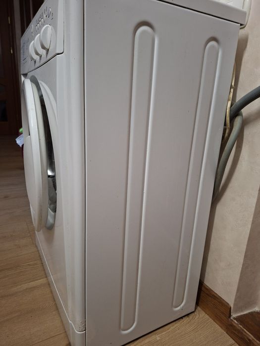 Продам пральну машину Indesit WISL 105 EX