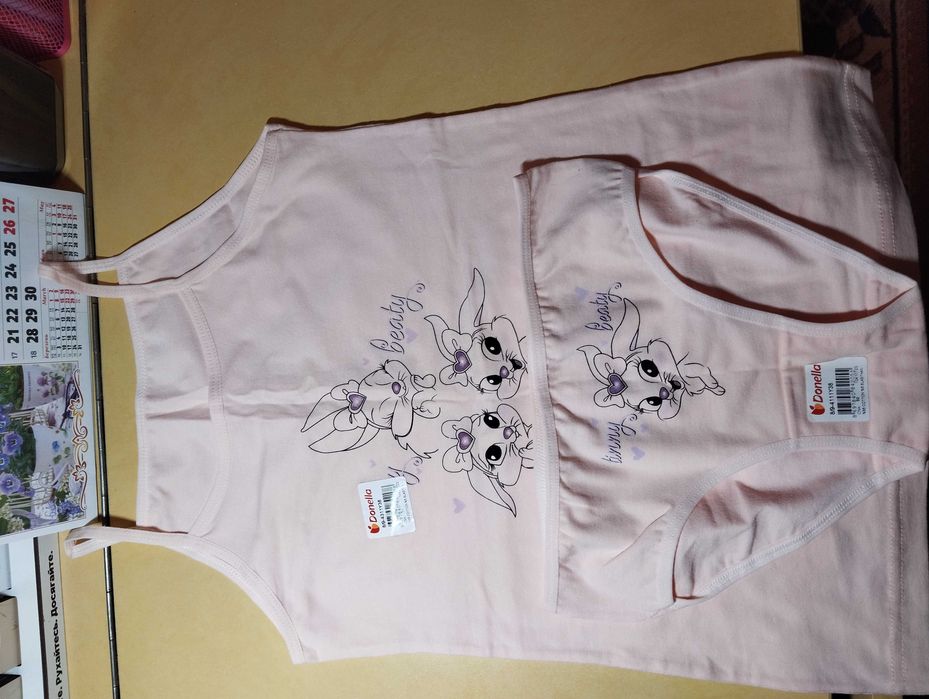Продам 2 комплекти нижньої білизни для дівчинки (розмір 134/140)