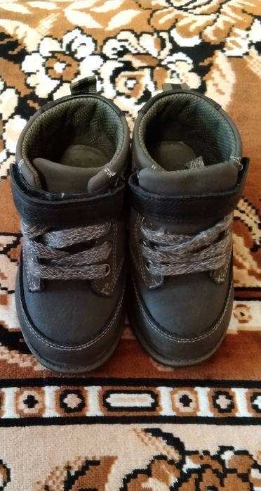 Демісезонні ботиночки фірми carter's