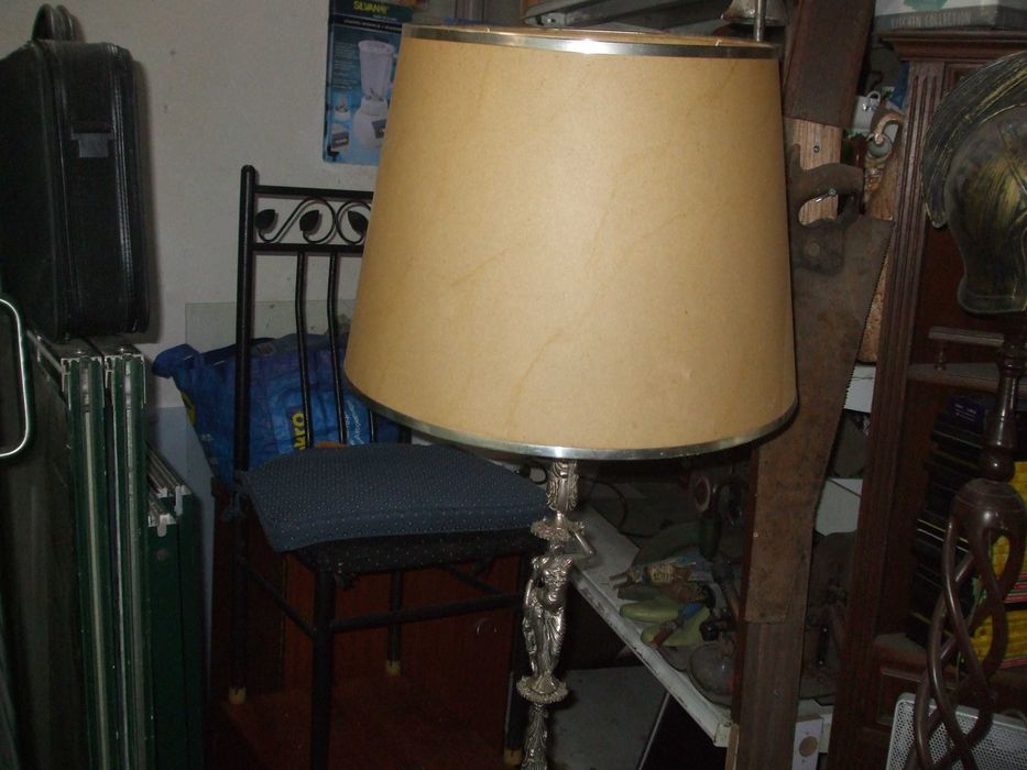 Candeeiro pé em latao fundido c/ 10 kg + abatjour tela