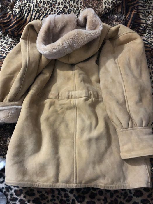 Теплая натуральная дубленка с кап