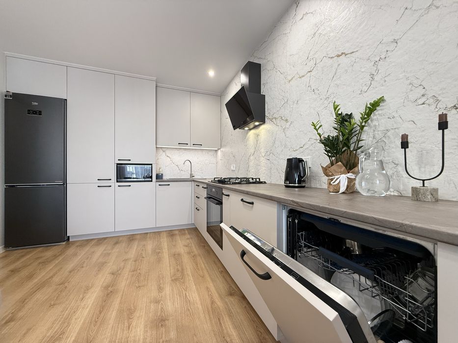 3-Кімнатна 88 кв.м. «На Щасливому» з Ремонтом! Меблі! Техніка!