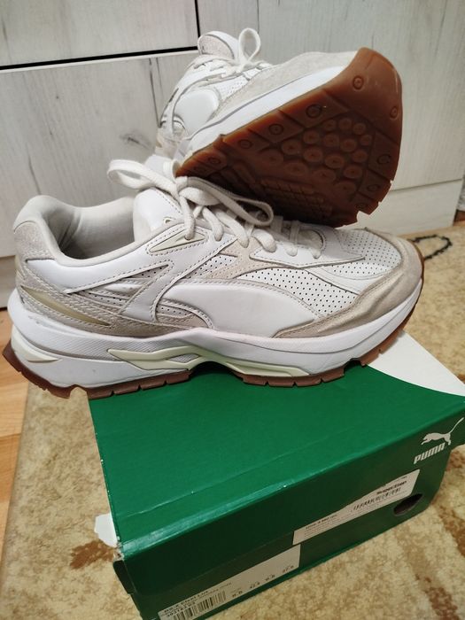 Продам шкіряні кросівки для жінок