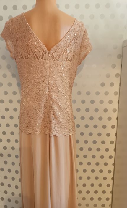 Elegancka sukienka maxi z koronką i cekinami | Kolor pudrowy róż