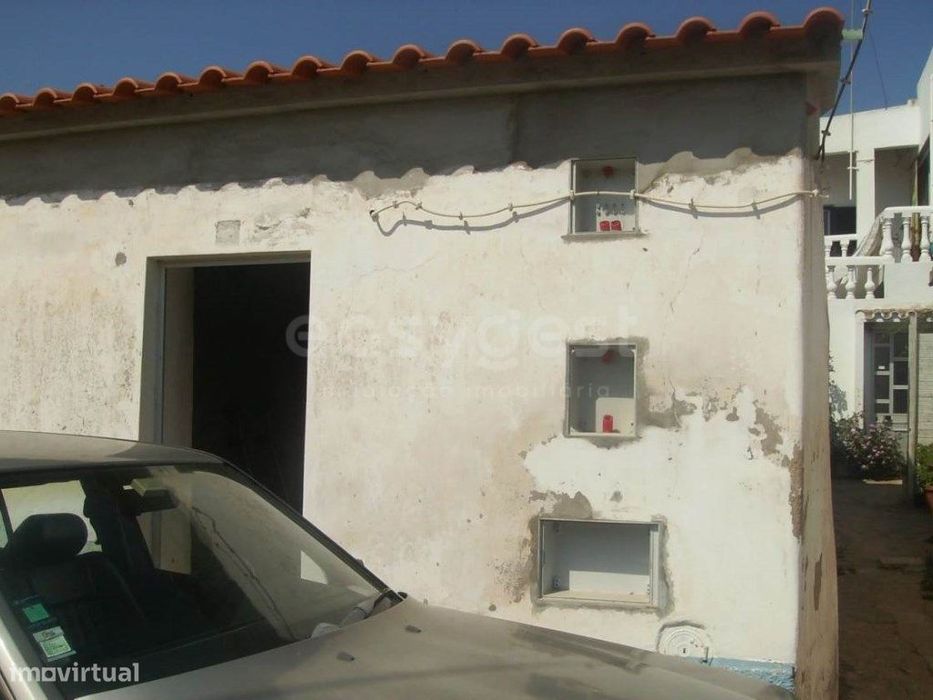 Moradia T2 em Vale de Boi - Budens, com 64 m² e obras de recuperaçã...