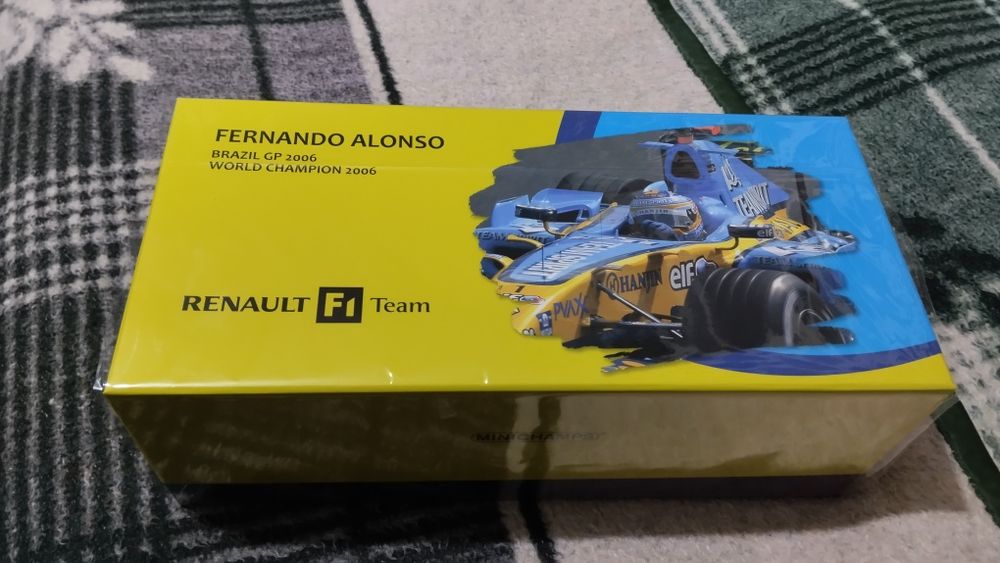 Miniatura 1/18 Fernando Alonso, campeão do mundo 2006 GP do Brasil
